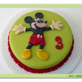 70.Malý marcipánový dort s motivem Mickey Mouse
