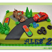73.Marcipánový dort s dekory na téma filmu Cars s Bleskem a Burákem