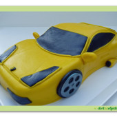 10. Modelovaný dort – sportovní auto
